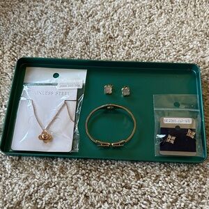 Gold designer-like jewelry set